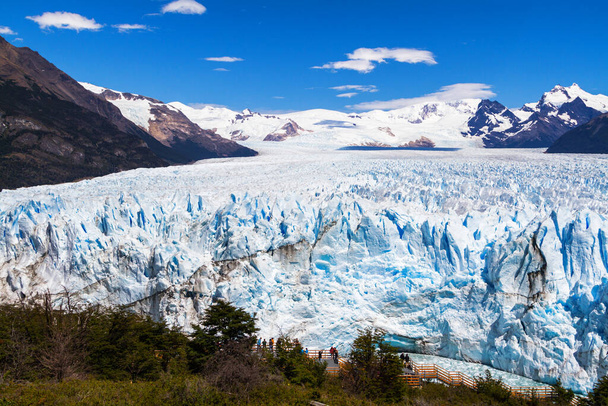 Perito Moreno παγετώνας στην Παταγονία, Αργεντινή. Εθνικό Πάρκο Λος Γκλασιάρες στην επαρχία Σάντα Κρουζ της Αργεντινής. Είναι ένα από τα πιο σημαντικά τουριστικά αξιοθέατα της Αργεντινής Παταγονίας - Φωτογραφία, εικόνα