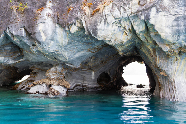 Grotte di marmo uniche (Capillas del Marmol). Generale Carrera lago chiamato anche Lago Buenos Aires. A nord della Patagonia. Cile. - Foto, immagini