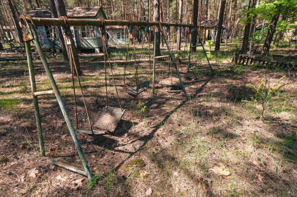 Літній курорт Izumrudnoe Emerald in Prypiat, Chernobyl exclusion Zone. Чорнобильська АЕС Зона відчуження в Україні - Фото, зображення