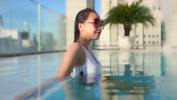 Portrait beautiful young asian woman relax leisure around swimming pool in hotel resort - Metraje, vídeo