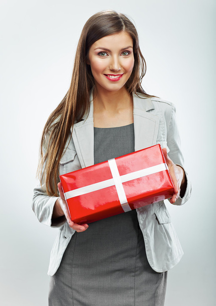 Business woman hold gift box - Foto, imagen