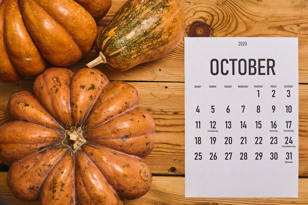 October 2020 monthly calendar with Pumpkin on wood - Foto, Imagem