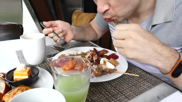 Man Eating Breakfast in Luxury Hotel with Chicken, Pork Kebab Sausage - Felvétel, videó