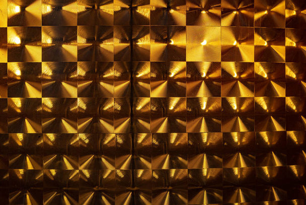 Geometrikus arany fényvisszaverődések ívelt négyzet alakú minta. Absztrakt tapéta - Fotó, kép