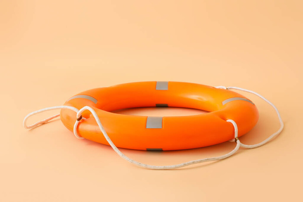 Lifebuoy кільце на кольоровому фоні
 - Фото, зображення