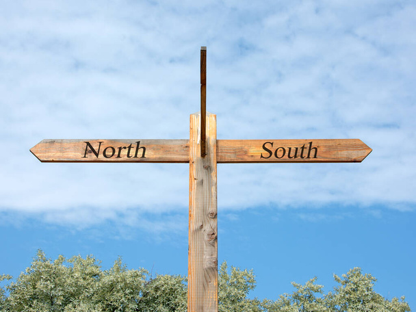 Ukazatele na sever a jih - Fotografie, Obrázek