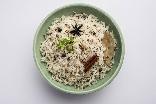 Кумин рис или Джира Райс является популярным индийским основным блюдом, сделанным с использованием риса Басмати с основными специями
 - Фото, изображение