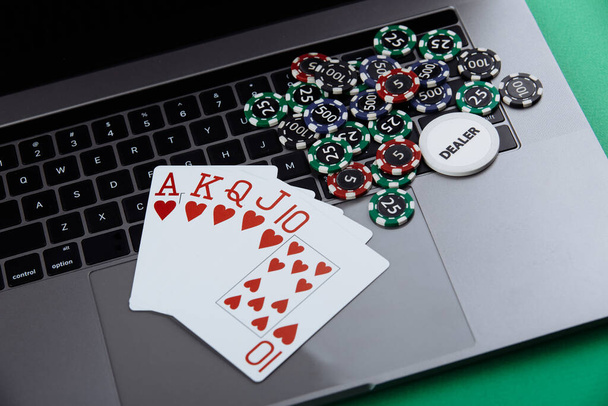 Играть карты на ноутбук онлайн казино с депозитом 50 рублей