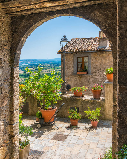 Vista panoramica nel paese di Castiglione in Teverina, provincia di Viterbo, Lazio, Italia. - Foto, immagini
