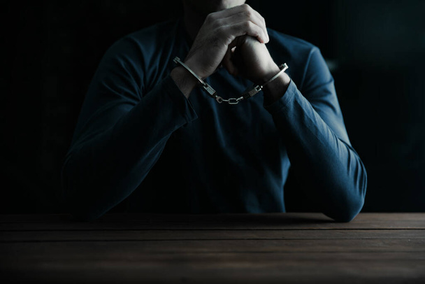 man hand handcuffs on tabl - Foto, Bild