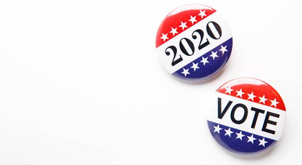 Insignia de botones de voto aislada sobre fondo blanco
 - Foto, Imagen