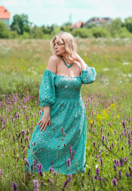 Bohemian plus size pretty woman, women's romantic look, accessorize and natural clothes, fashion details for outfits - Foto, afbeelding