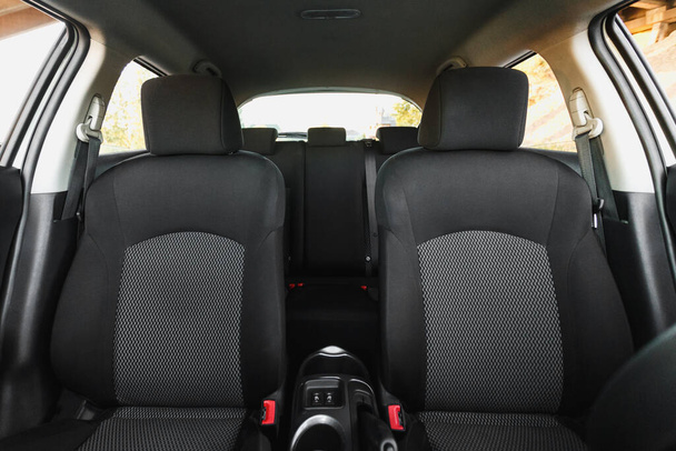 Wnętrze samochodu, część przednich siedzeń, blisko - Zdjęcie, obraz
