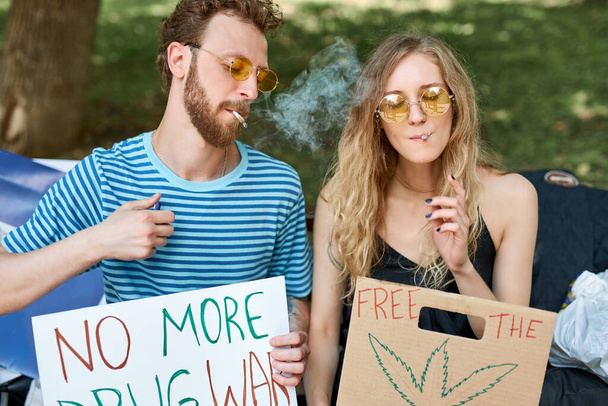 young people fighting for a rational approach towards hemp plant - Foto, immagini