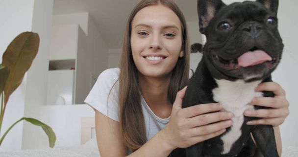 woman sit at home with black french bulldog - Fotografie, Obrázek