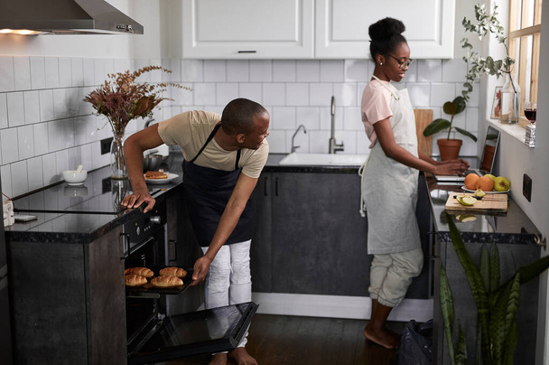 married african couple is cooking, baking together - Valokuva, kuva