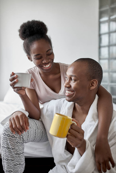 portrait of happy smiling married couple in the morning at home - Foto, Imagem