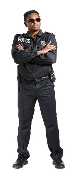 Agresywny afro-amerykański policjant na białym tle - Zdjęcie, obraz