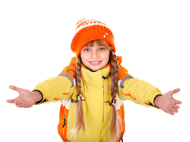 Дівчина в осінньому помаранчевому капелюсі з витягнутою рукою
. - Фото, зображення