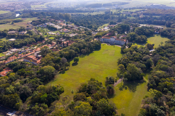 ESALQ, Vysoká škola veřejného zemědělství shora v Piracicaba, Sao Paulo, Brazílie - Fotografie, Obrázek