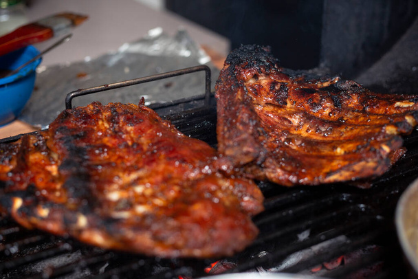 Grilled pork ribs, delicious grilled ribs, home barbecue - cooking grilled meat - Photo, Image