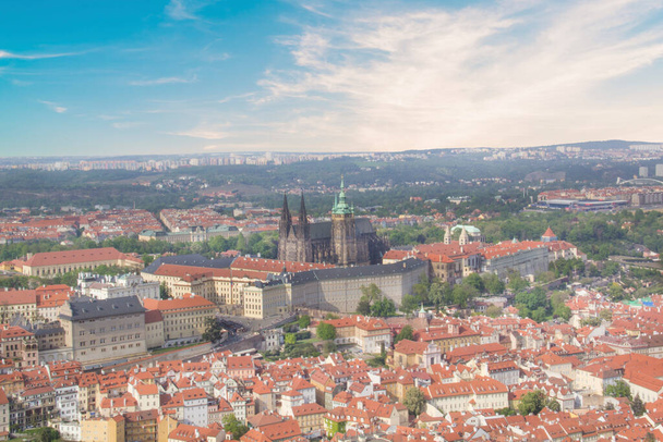 Hermosa vista de la Catedral de San Vito, Castillo de Praga y Mala Strana en Praga, República Checa
 - Foto, Imagen
