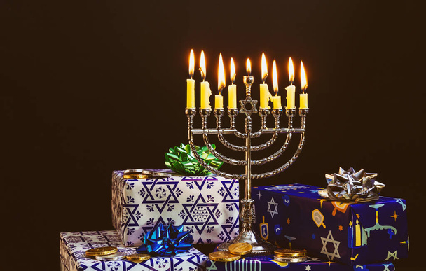 Fiesta judía Hanukkah con menorah en el Festival Judío - Foto, imagen