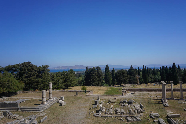 Kos, Griechenland: Blick über die Ägäis von den antiken Ruinen des Asklepios auf der Insel Kos. - Foto, Bild