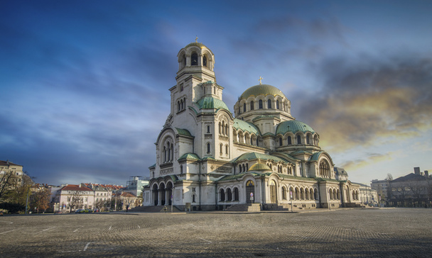 Chiesa Cattedrale Alexander Nevsky a Sofia, Bulgaria su un tramonto. - Foto, immagini