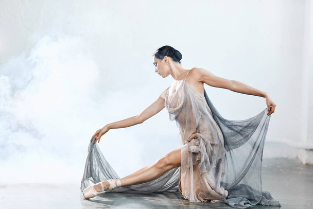 Ballerina dressed in scenic dress, is dancing in the studio. Body ballet and Art - Zdjęcie, obraz
