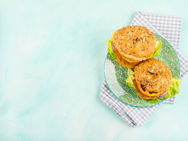 Vegán zöldséges burgerek tönkölybúza nélkül - Fotó, kép