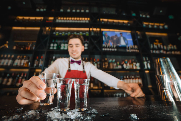 american bartender calling order. Night Life, alcohol drinks, luxury night club. - Foto, immagini