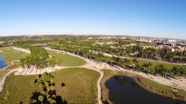 Campo de golf
 - Metraje, vídeo