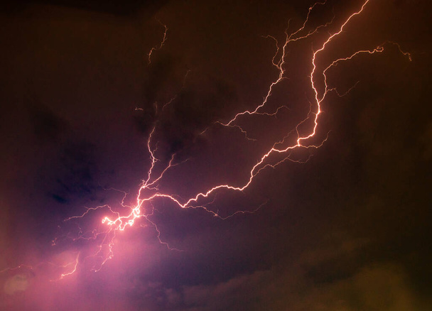 Blitz am Nachthimmel - Foto, Bild