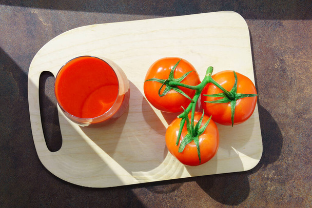 Fresh Tomatoes, TopView tomato juice. Background with a Blank Space for Text - Foto, imagen