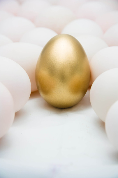 Huevos dorados con huevos de pato
 - Foto, imagen
