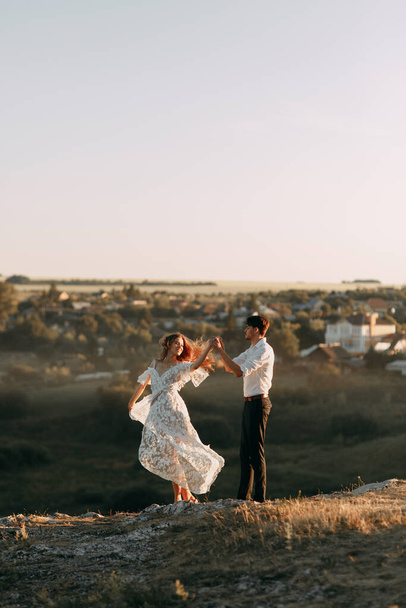 Beautiful wedding couple in nature in boho style. Wedding in the European style of fineart at sunset. - Foto, Bild