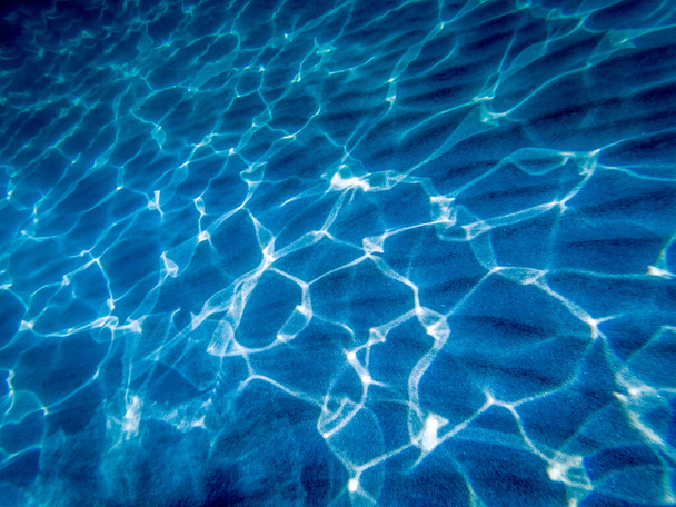 тропический голубой океан на подводном фоне - роскошная природа
 - Фото, изображение