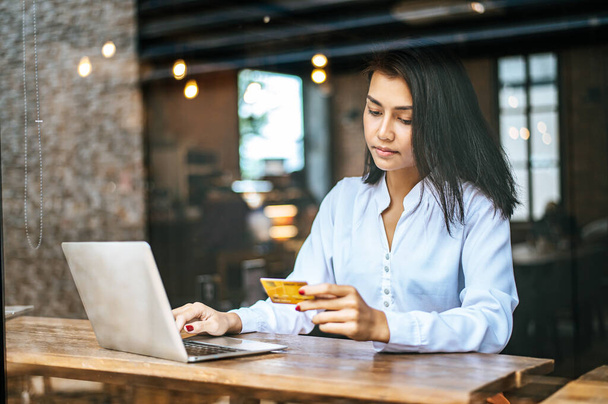 woman sitting thinking about credit card balances,notebook. - Фото, зображення