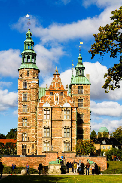 COPENHAGEN, DENMARK - OCTOBER 9, 2016: Rosenborg castle in Kongens Have - Rosenborg King's garden. - Fotoğraf, Görsel