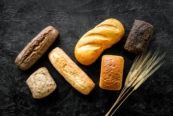 Традиционный хлеб, свежий домашний выпеченный вид сверху - Фото, изображение