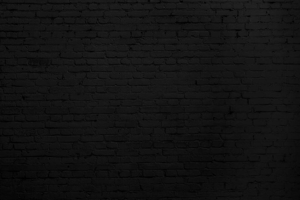 Чёрная кирпичная стена. Дизайн интерьера лофта. Черная краска фасада
. - Фото, изображение