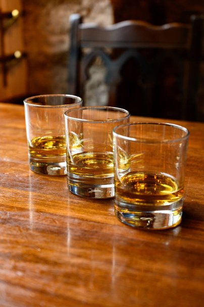 Flight of Scottish whisky, tasting glasses with variety of single malts or blended whiskey spirits on distillery tour in pub in Scotland, UK - Photo, Image