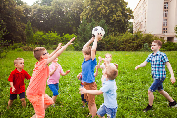 The active childrens games for good health - Valokuva, kuva