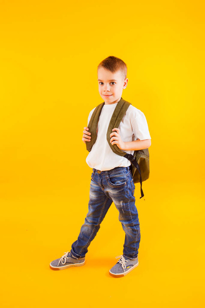 The cute little boy starts school life - Foto, Imagen