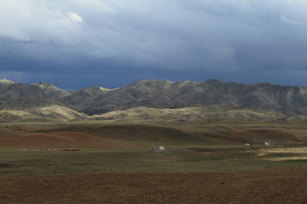 Сезон дождей в монгольском пейзаже
 - Фото, изображение