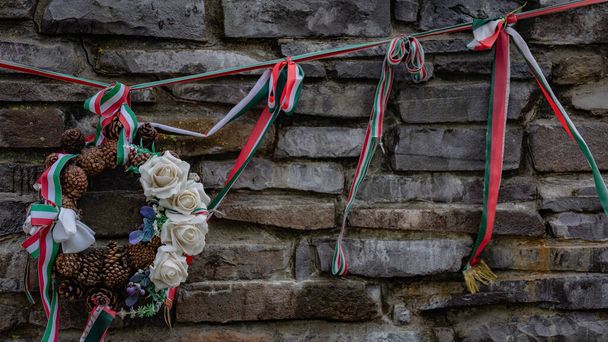 Unkarin kansan ikimuistoinen pyhä merkki Verevetsissä kulkee Karpaateissa - Valokuva, kuva