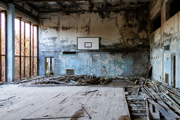 Gimnasio abandonado en Pripyat, zona de exclusión de Chernobyl. Ucrania
 - Foto, Imagen