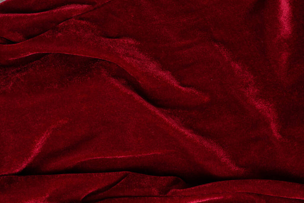 Červená sametová tkanina pozadí s ohybem a vlny. - Fotografie, Obrázek