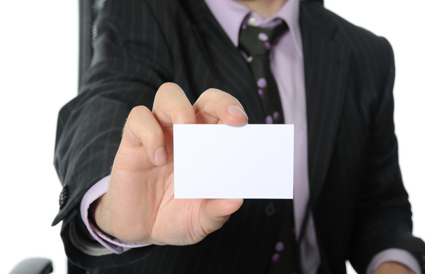 Hombre de negocios entregando una tarjeta de visita en blanco
 - Foto, Imagen